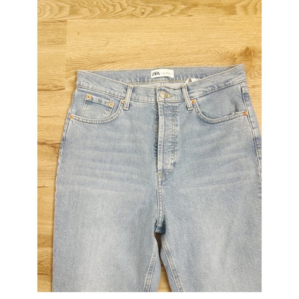 ZARA- High Rise Trumpet Ankle length Jeans in a Size 10 in Excellent Condition! - Picture 8 of 11